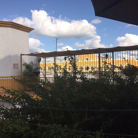 Hotel San Miguel Arcangel Исамал Екстериор снимка
