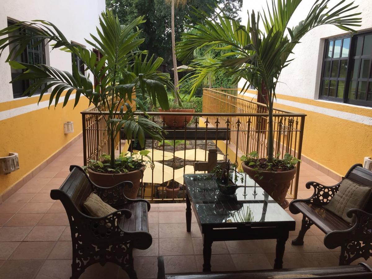 Hotel San Miguel Arcangel Исамал Екстериор снимка