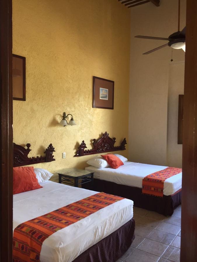 Hotel San Miguel Arcangel Исамал Екстериор снимка