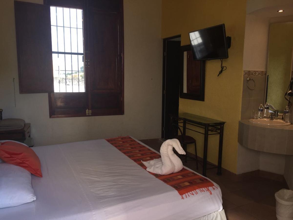 Hotel San Miguel Arcangel Исамал Екстериор снимка