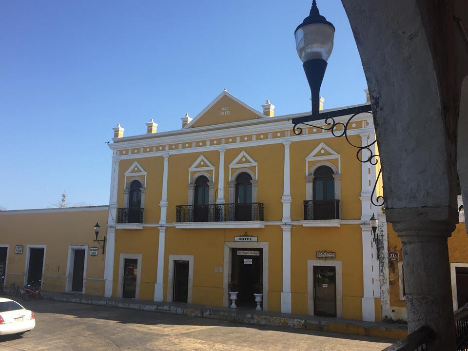 Hotel San Miguel Arcangel Исамал Екстериор снимка